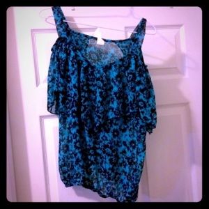 Gorgeous Imagine cold shoulder top